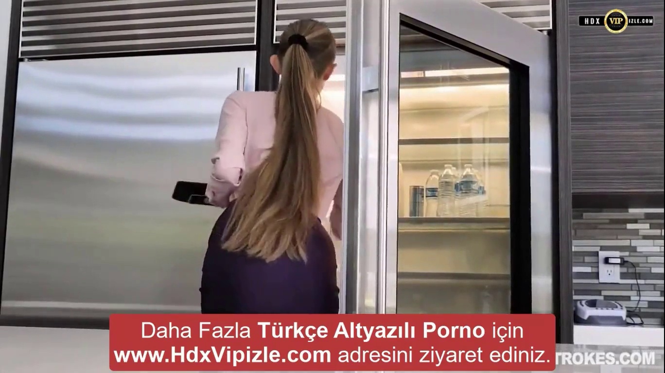  Şakalaşırken Üvey Kardeşinin Penisine Vurunca  Anneside Ceza Olarak Öpde Geçsin Diyor