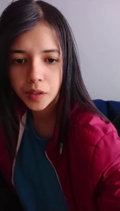 Liseli ergenler sevisiyor