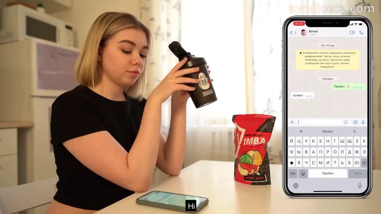 Utangac cocuk amimi dikizledi