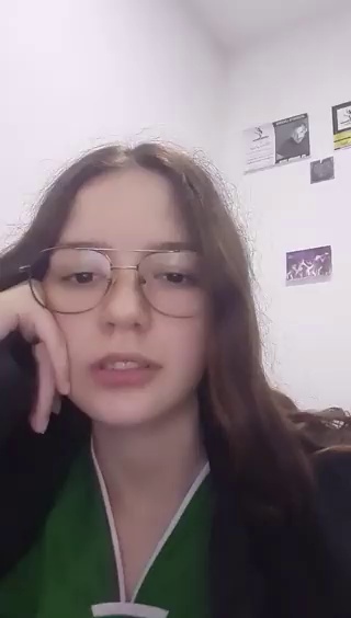 Türk kız vücudu bize sergiliyo